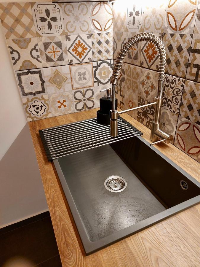 Christina-Anna Athens City Center Walking Distance To Everywhere And Acropolis, In One Of The Most Favorable Locations By National Gardens And Zoo, Hellenic Parliament In Syntagma And Stylish Exquisite Kolonaki Cozy Renovated Apartment Exterior foto